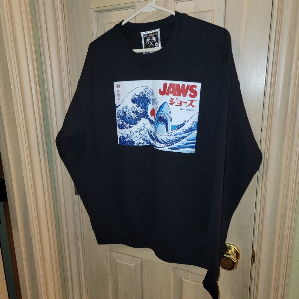 NWOT Mens Sz M Riot Society Jaws Sweater Graphic Sweatshirt